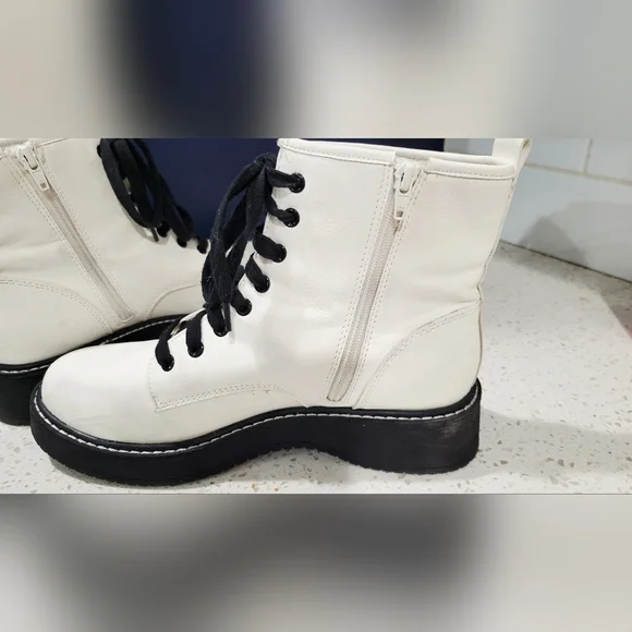 Steve Madden NYC White Lace-Up Boots | Size 10 Chic Street Style Boots - Picture 3 of 5